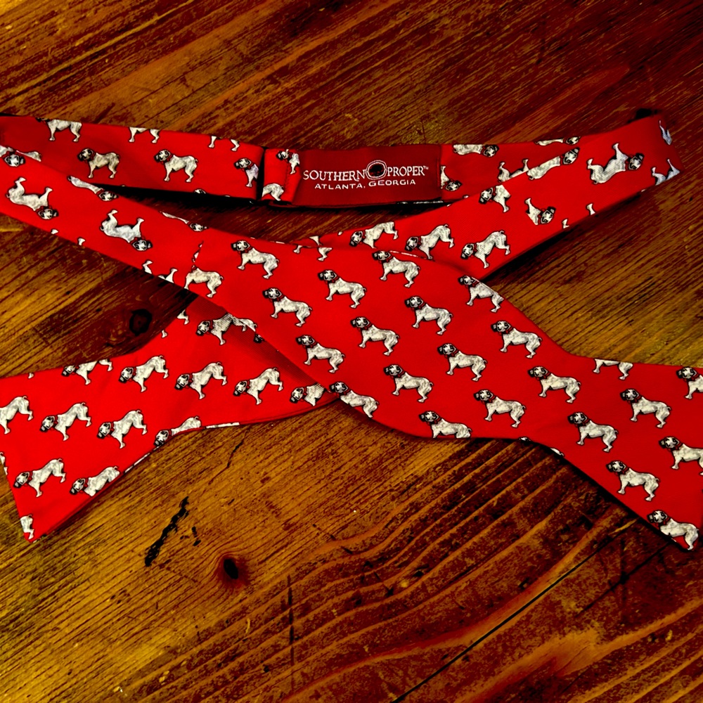 Southern proper red bulldog men’s bow tie